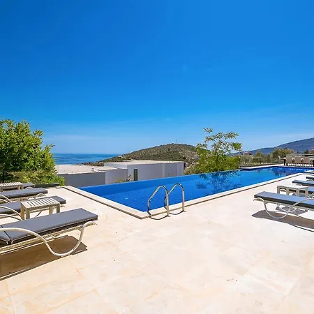 Sleeps 10 With Pool Air Con And Wifi